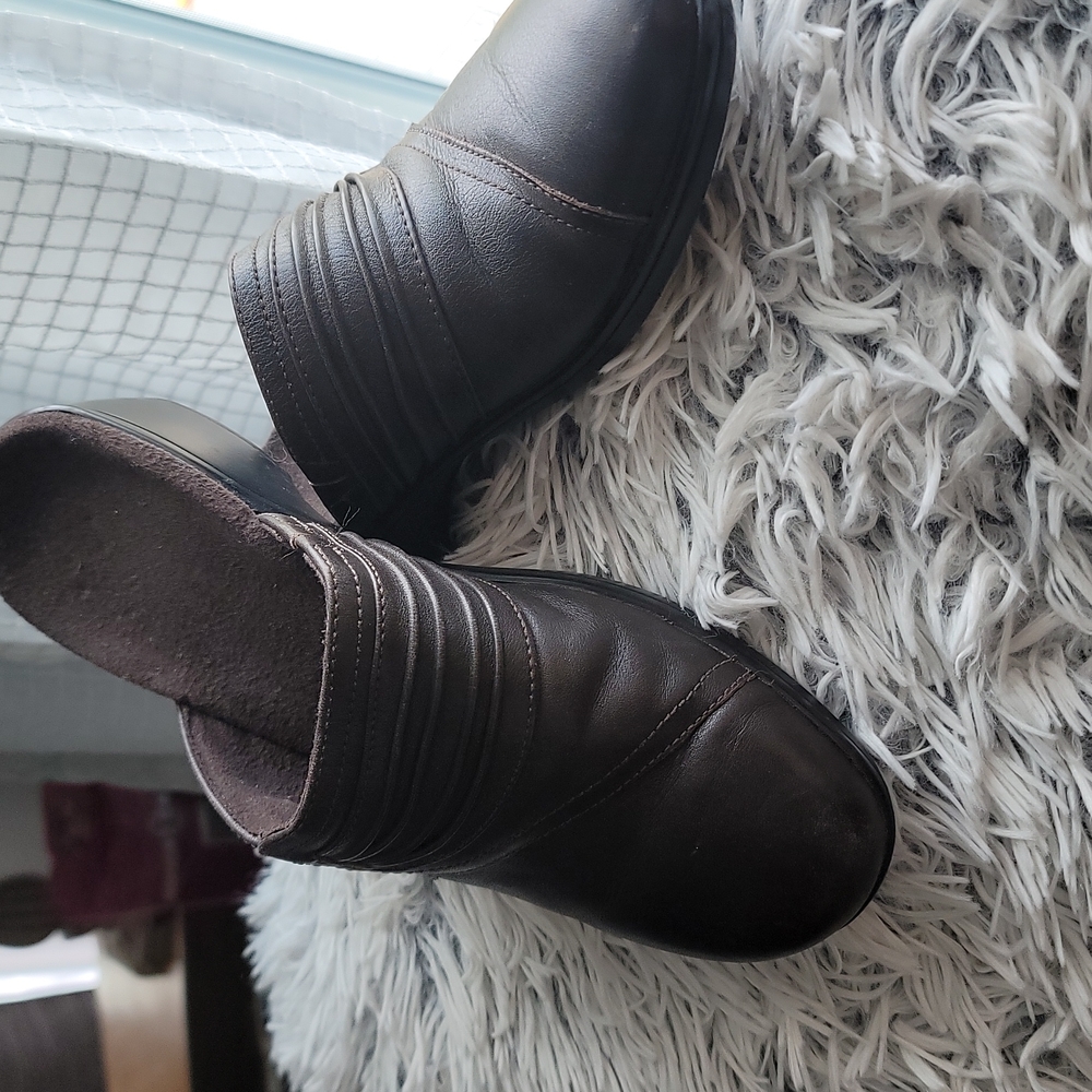 Clark's Bendables clogs